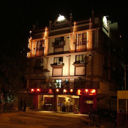 Hotel Riverfront Ahmedabad Exterior photo