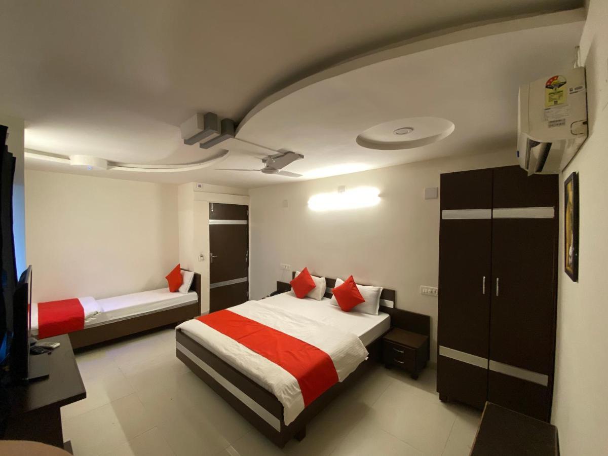 Hotel Riverfront Ahmedabad Room photo